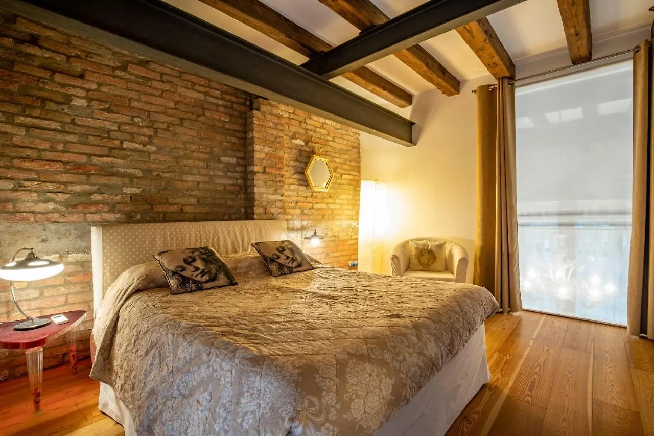 Venetian Loft Apartment Italy